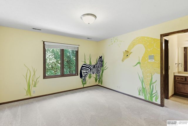 1210 MacArthur Drive, Papillion, NE 68046