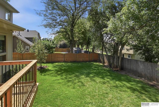 1210 MacArthur Drive, Papillion, NE 68046