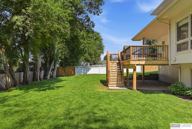 1210 MacArthur Drive, Papillion, NE 68046