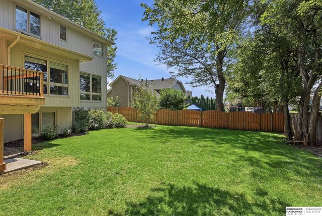 1210 MacArthur Drive, Papillion, NE 68046