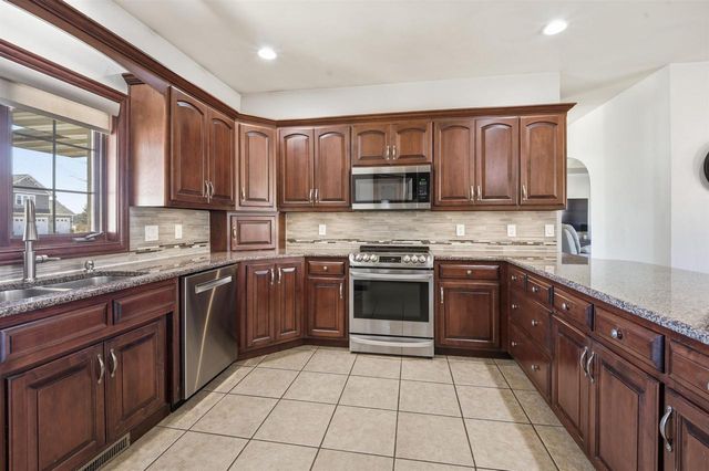 3400 W WARNER ESTATES DRIVE, Appleton, WI 54913