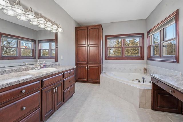 3400 W WARNER ESTATES DRIVE, Appleton, WI 54913