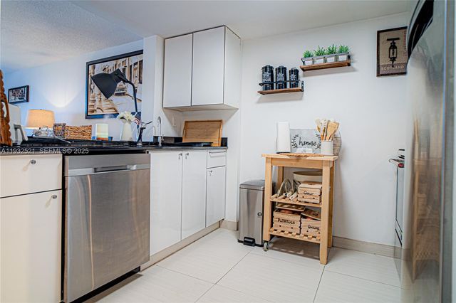 6801 Harding Ave 301, Miami Beach, FL 33141