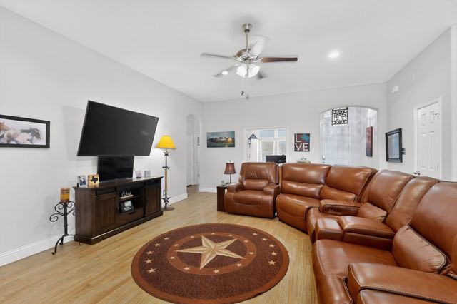 1522 Grassy Meadows Drive, Burleson, TX 76058