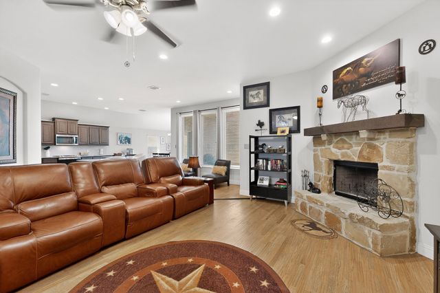 1522 Grassy Meadows Drive, Burleson, TX 76058