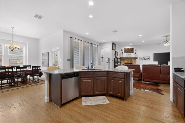 1522 Grassy Meadows Drive, Burleson, TX 76058