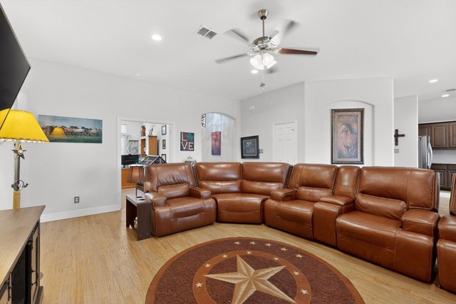 1522 Grassy Meadows Drive, Burleson, TX 76058