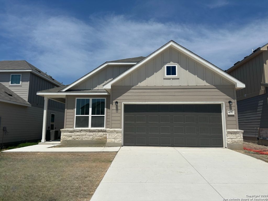 4067 Paddock Trail, Seguin, TX 78155