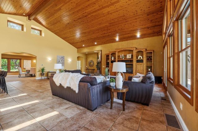 7021 Horseshoe Bar Rd, Loomis, CA 95650