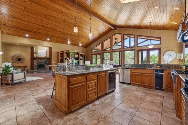 7021 Horseshoe Bar Rd, Loomis, CA 95650