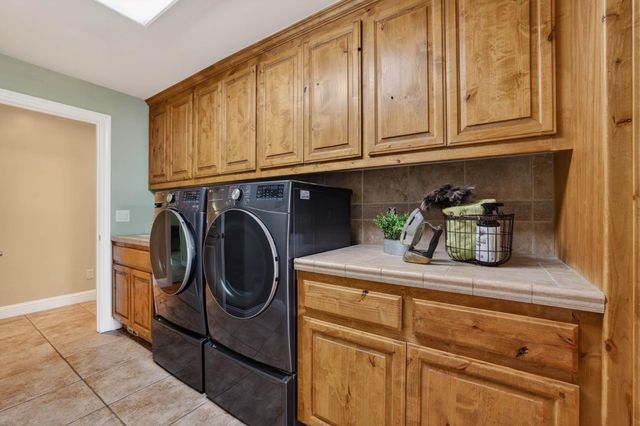 7021 Horseshoe Bar Rd, Loomis, CA 95650