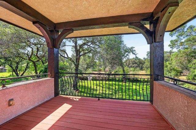 7021 Horseshoe Bar Rd, Loomis, CA 95650