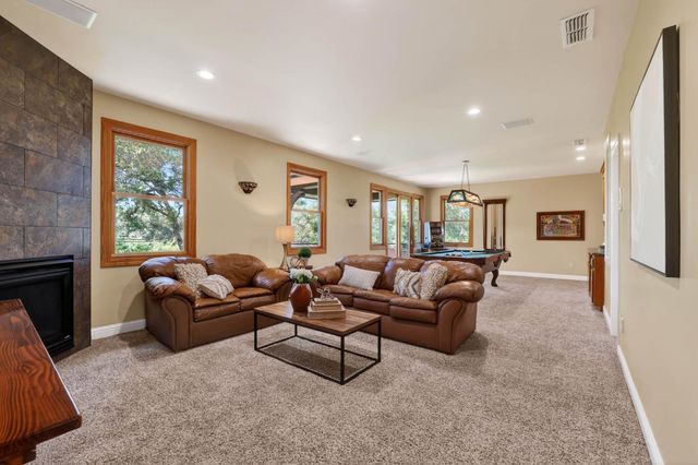 7021 Horseshoe Bar Rd, Loomis, CA 95650