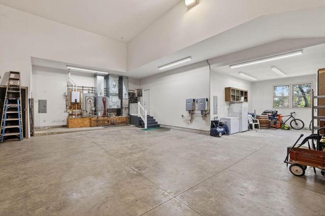 7021 Horseshoe Bar Rd, Loomis, CA 95650