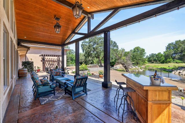 7021 Horseshoe Bar Rd, Loomis, CA 95650