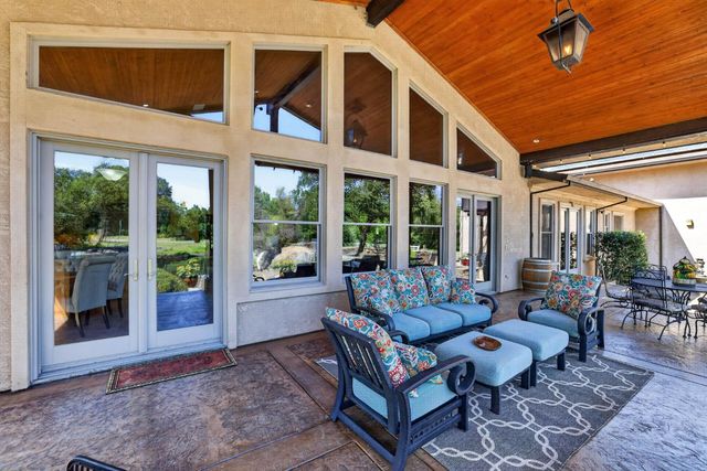 7021 Horseshoe Bar Rd, Loomis, CA 95650