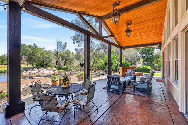 7021 Horseshoe Bar Rd, Loomis, CA 95650
