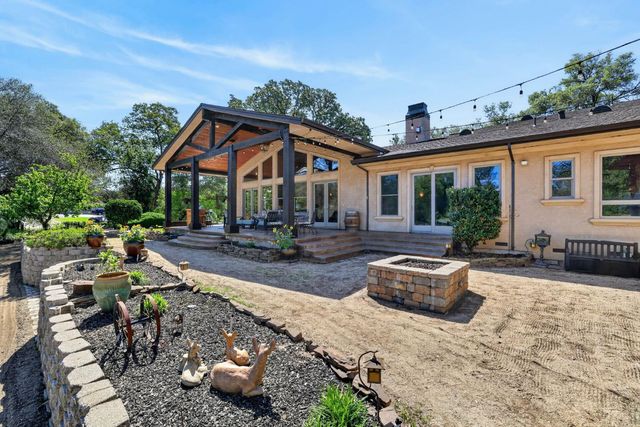 7021 Horseshoe Bar Rd, Loomis, CA 95650