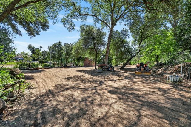 7021 Horseshoe Bar Rd, Loomis, CA 95650
