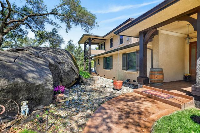 7021 Horseshoe Bar Rd, Loomis, CA 95650