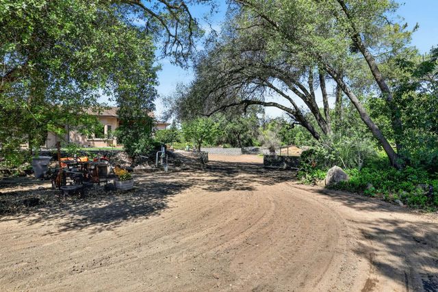 7021 Horseshoe Bar Rd, Loomis, CA 95650