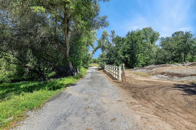 7021 Horseshoe Bar Rd, Loomis, CA 95650