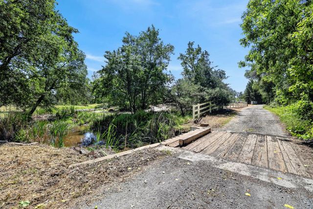 7021 Horseshoe Bar Rd, Loomis, CA 95650