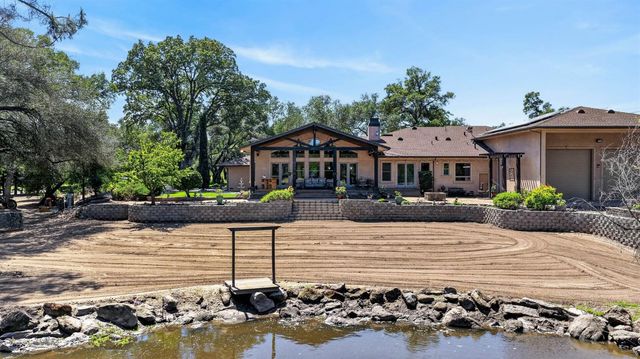 7021 Horseshoe Bar Rd, Loomis, CA 95650