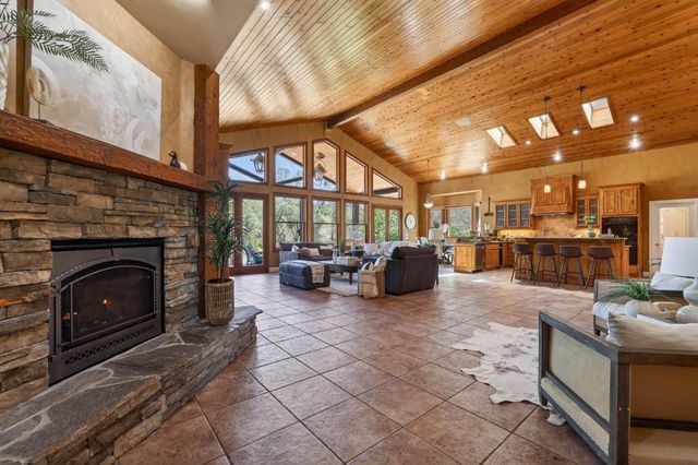 7021 Horseshoe Bar Rd, Loomis, CA 95650