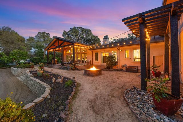 7021 Horseshoe Bar Rd, Loomis, CA 95650