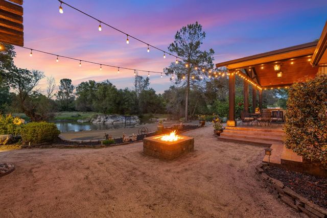 7021 Horseshoe Bar Rd, Loomis, CA 95650