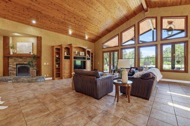 7021 Horseshoe Bar Rd, Loomis, CA 95650