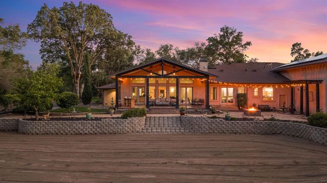 7021 Horseshoe Bar Rd, Loomis, CA 95650