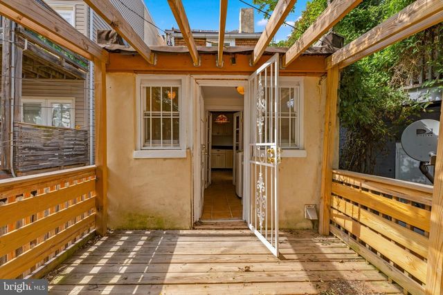 877 W LOMBARD ST, Baltimore, MD 21201