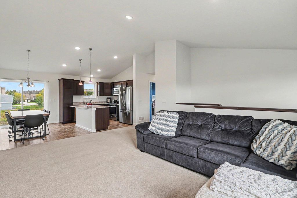 1304 Mulberry Avenue NE, Montgomery, MN 56069 — photo 4