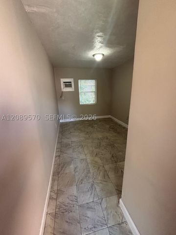 520 SW 4th St 8, Miami, FL 33130