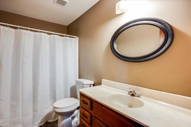 241 S Stoneridge St, Valley Center, KS 67147