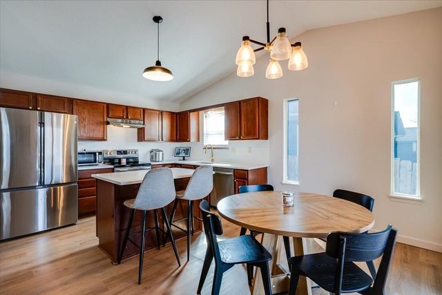 241 S Stoneridge St, Valley Center, KS 67147