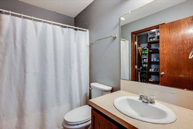 241 S Stoneridge St, Valley Center, KS 67147