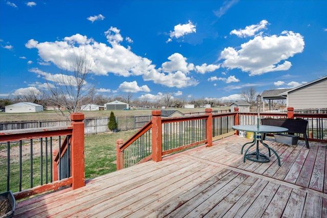 241 S Stoneridge St, Valley Center, KS 67147