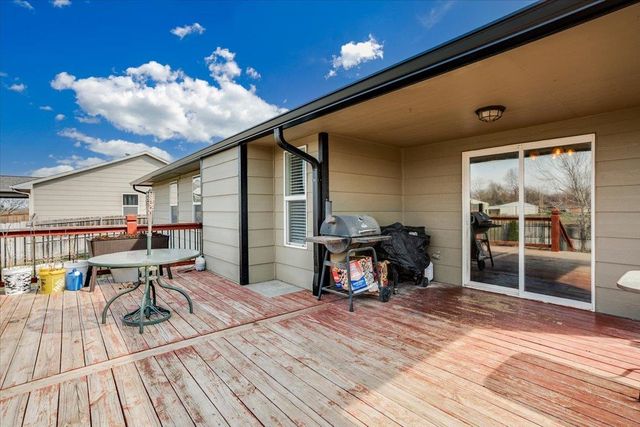 241 S Stoneridge St, Valley Center, KS 67147