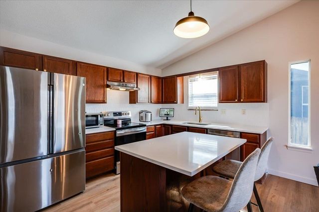 241 S Stoneridge St, Valley Center, KS 67147