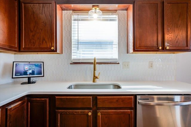 241 S Stoneridge St, Valley Center, KS 67147