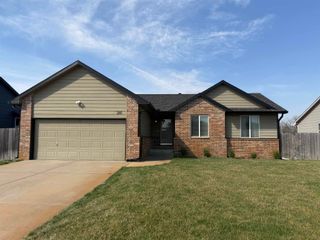 241 S Stoneridge St, Valley Center, KS 67147