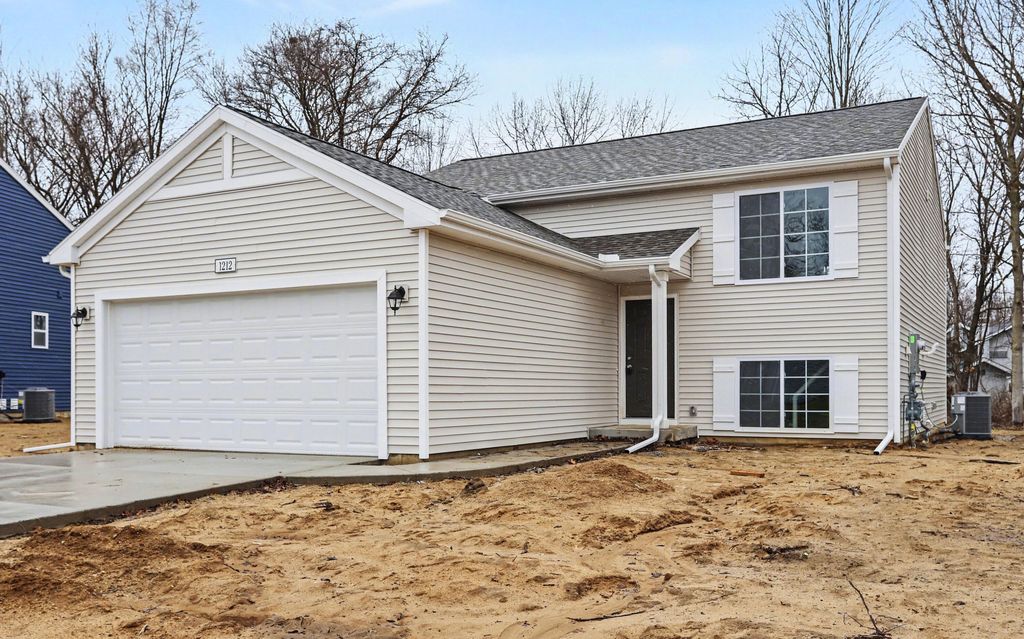 59018 Swenson Street, Mattawan Vllg, MI 49071