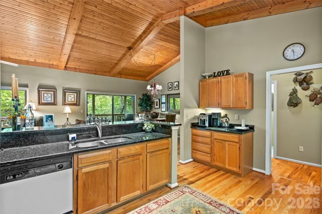 560 Toxaway Court, Lake Toxaway, NC 28747
