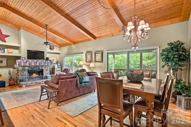 560 Toxaway Court, Lake Toxaway, NC 28747