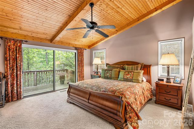 560 Toxaway Court, Lake Toxaway, NC 28747