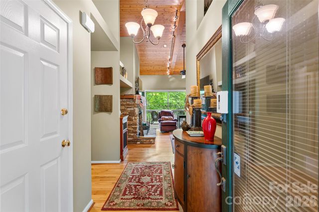 560 Toxaway Court, Lake Toxaway, NC 28747