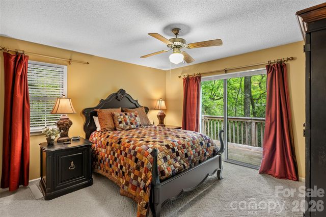 560 Toxaway Court, Lake Toxaway, NC 28747